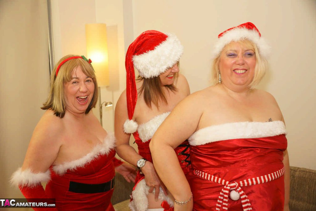 Amateur BBW Lexie Cummings and 2 of her friends expose themselves in Xmas wear porno foto #425637818 | TAC Amateurs Pics, Lexie Cummings, SSBBW, mobiele porno