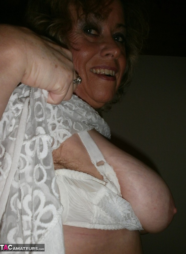 Blonde amateur Caro looses her large boobs from a retro bra in hosiery foto pornográfica #428197669 | TAC Amateurs Pics, Caro, BBW, pornografia móvel
