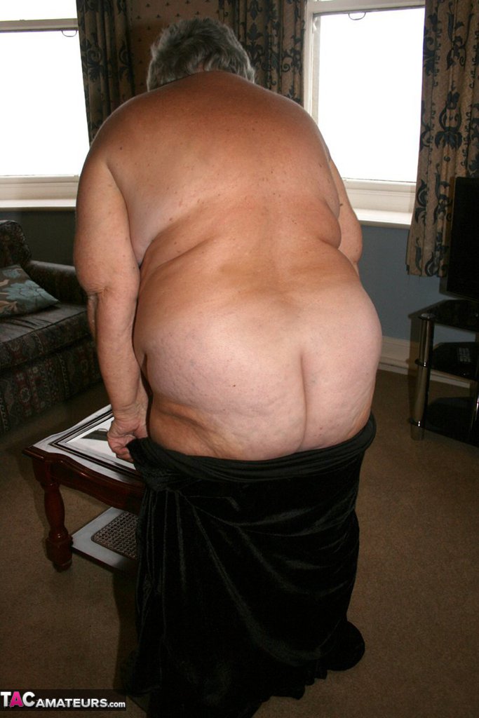 Obese UK senior citizen Grandma Libby goes naked on a loveseat in stockings porno fotky #425617336