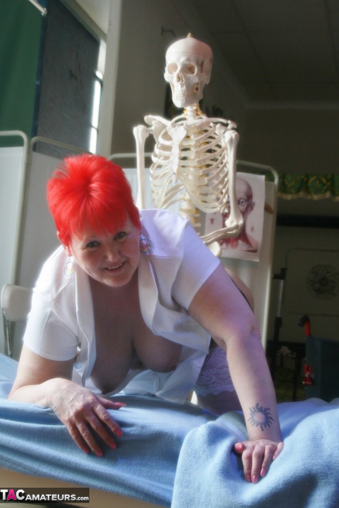 Older redheaded BBW Valgasmic Exposed has sexual relations with a skeleton foto porno #426823489