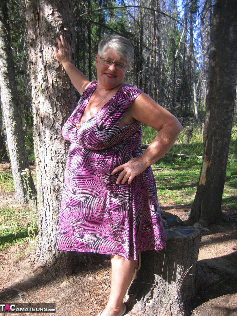 Fat granny Girdle Goddess loses her purple outfit in the woods and poses nude photo porno #425900012