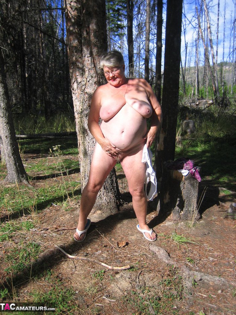 Fat granny Girdle Goddess loses her purple outfit in the woods and poses nude порно фото #425900168