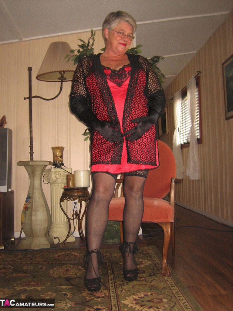 Old lady Girdle Goddess casts off lingerie to pose nude in hosiery and gloves foto porno #428615528