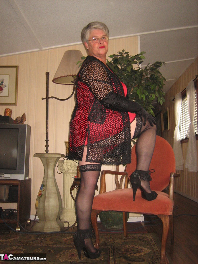 Old lady Girdle Goddess casts off lingerie to pose nude in hosiery and gloves foto porno #428615529