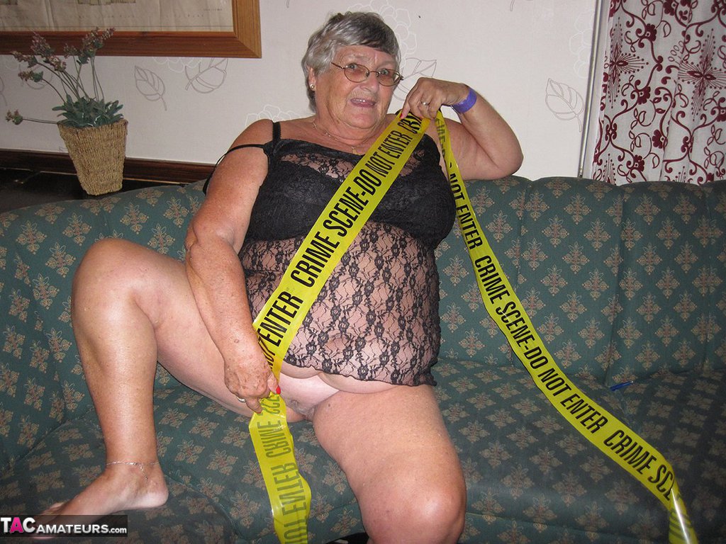 Obese granny Grandma Libby wraps her mostly naked body in crime scene tape foto porno #428505827