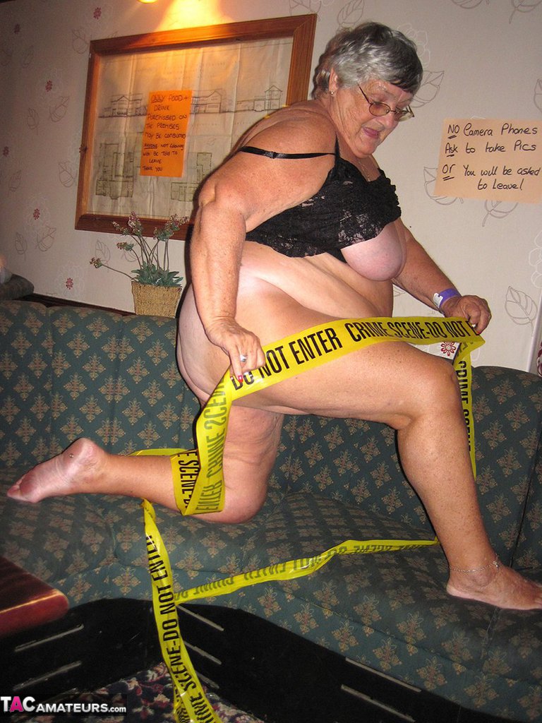 Obese granny Grandma Libby wraps her mostly naked body in crime scene tape foto porno #428505829