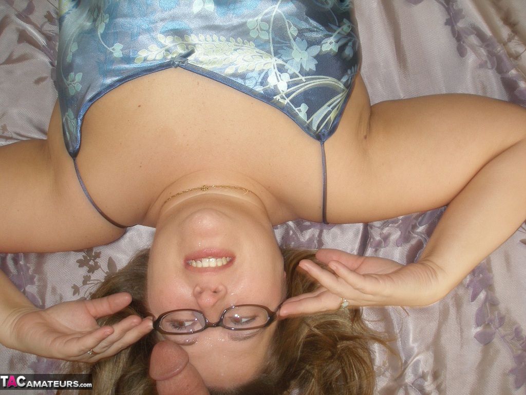 Mature Fatty In Glasses Spreading For Naked Upskirt And Closeup Pussy Bang