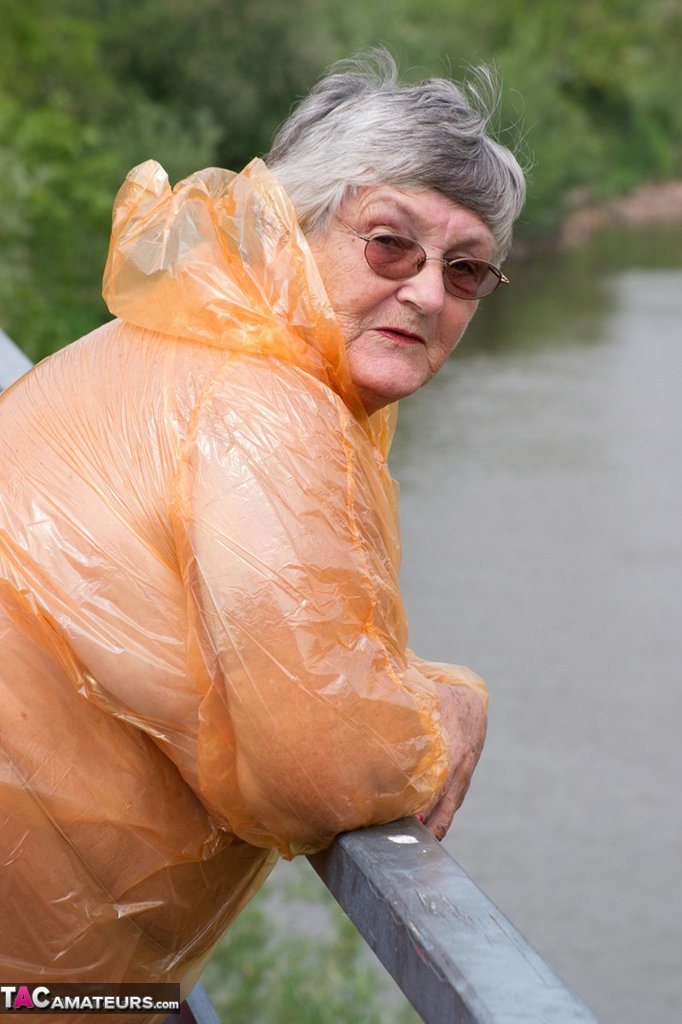 Obese British amateur Grandma Libby casts off a see-through raincoat foto porno #425523207