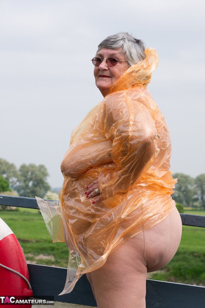 Obese British amateur Grandma Libby casts off a see-through raincoat foto porno #425966160