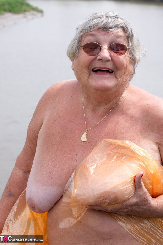 Obese British amateur Grandma Libby casts off a see-through raincoat Porno-Foto #425966270