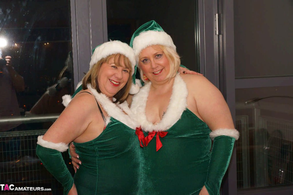 Obese blonde Lexie Cummings partakes in lesbian sex in Christmas clothing porn photo #424885874