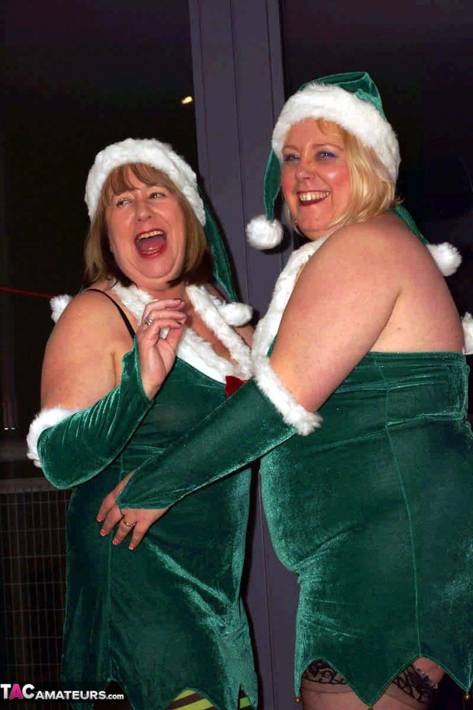 Obese blonde Lexie Cummings partakes in lesbian sex in Christmas clothing porno fotoğrafı #424885876