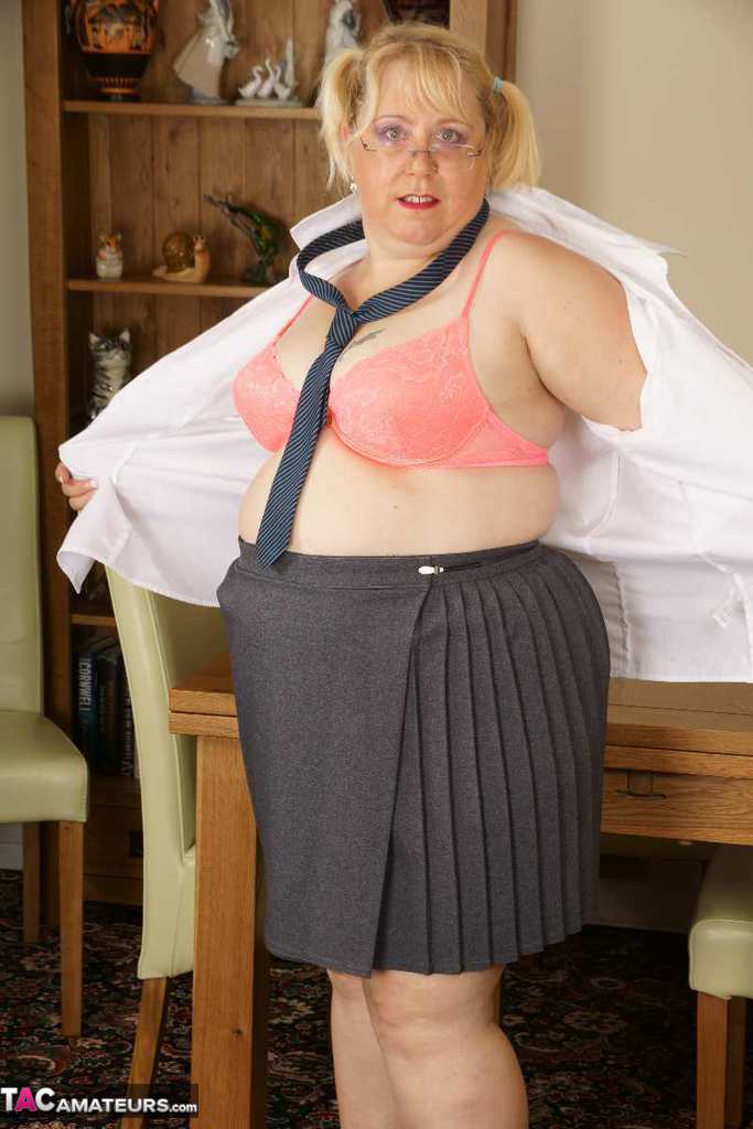 Obese Blonde Lexie Cummings Gets Naked While Wearing A Necktie