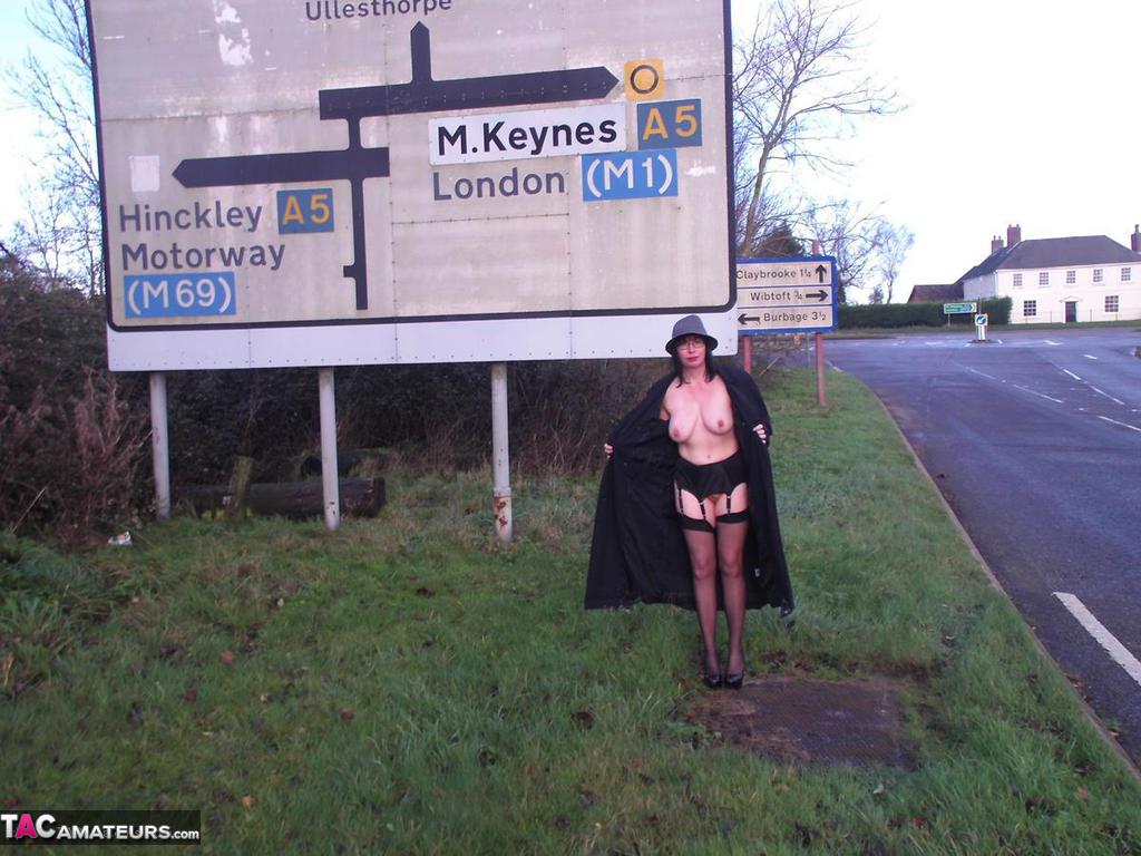 Mature amateur Barby Slut flashes in various British locations porn photo #425664675
