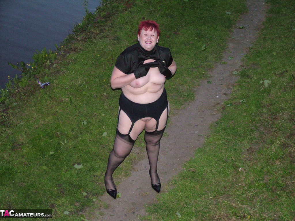 Mature redheaded woman Valgasmic Exposed exposes herself while out in public foto pornográfica #428437804