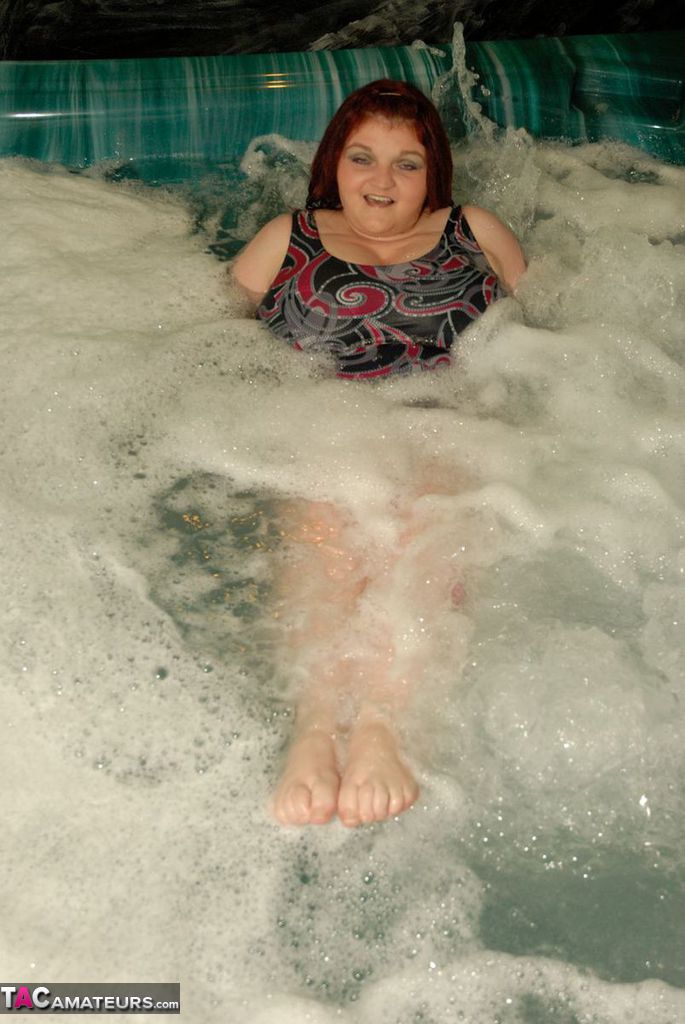 Obese redhead Black Widow AK relaxes in a hot tub while completely naked порно фото #426784068