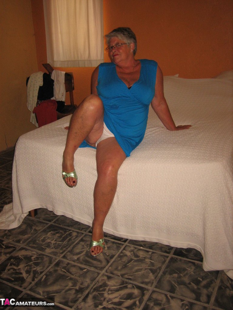 Fat granny steps out of white underwear to finish getting naked foto porno #423914708