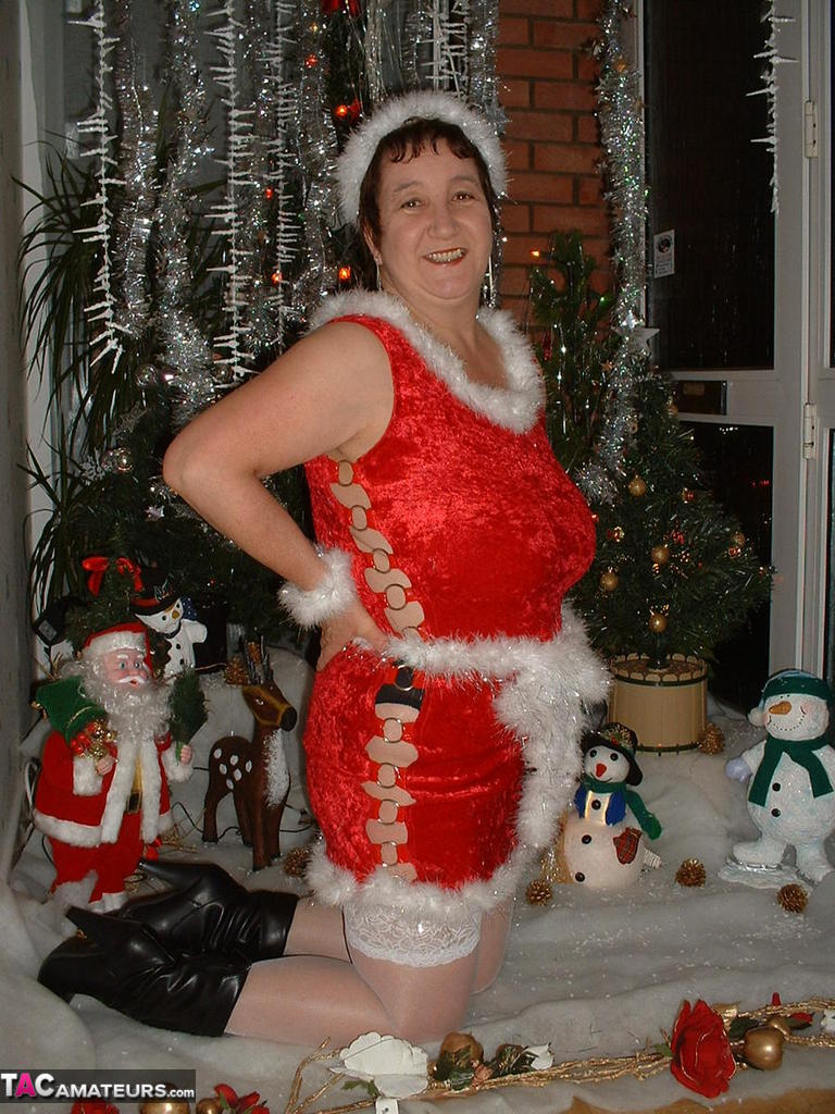 Mature woman Kinky Carol exposes her breasts during a Christmas scene porn photo #422797900