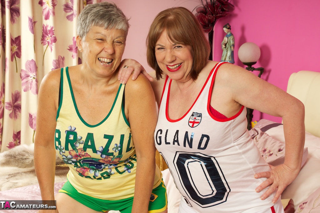 Two lesbian grannies reveal their big juicy tits and pose in sexy panties 色情照片 #428612509 | TAC Amateurs Pics, Savana, Auntie Trisha, Granny, 手机色情