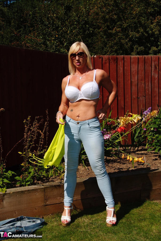 Middle-aged blonde Melody models in a bra and faded jeans in a backyard porn photo #428537072