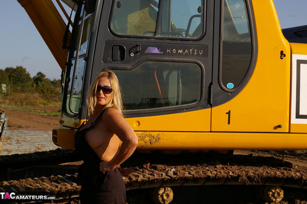 Blonde amateur Nude Chrissy gets naked in shades afore heavy equipment foto porno #428404943