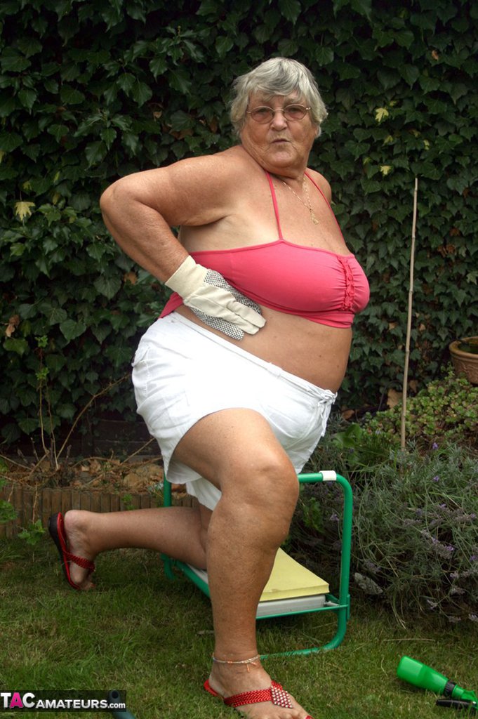 Fat Nan Grandma Libby Bares Her Huge Ass Before Licking A Nipple In Her Yard