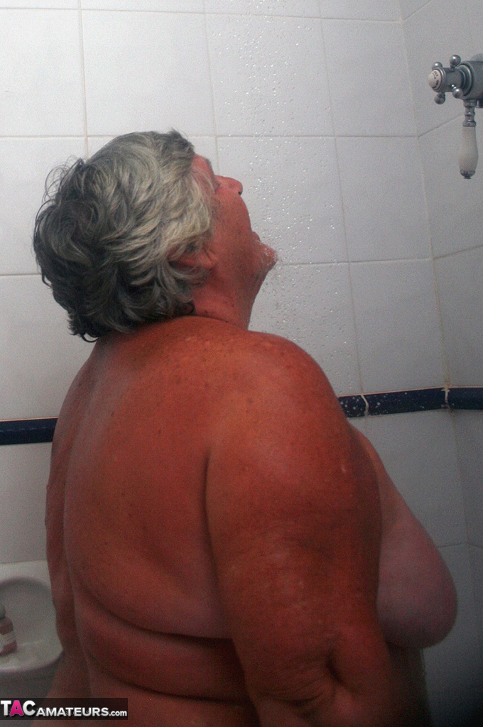 Obese old woman Grandma Libby gets completely naked while having a bath porno foto #424859845
