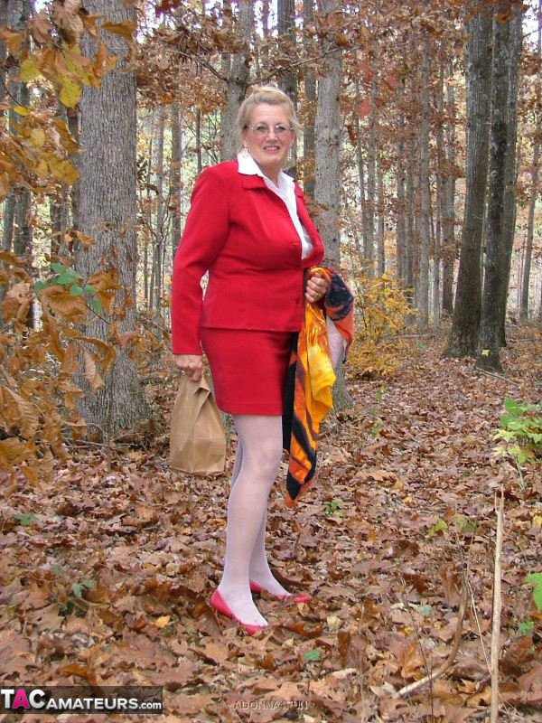 Horny granny Adonna removes her panties and toys herself in the woods ポルノ写真 #423873650 | TAC Amateurs Pics, Adonna, Granny, モバイルポルノ