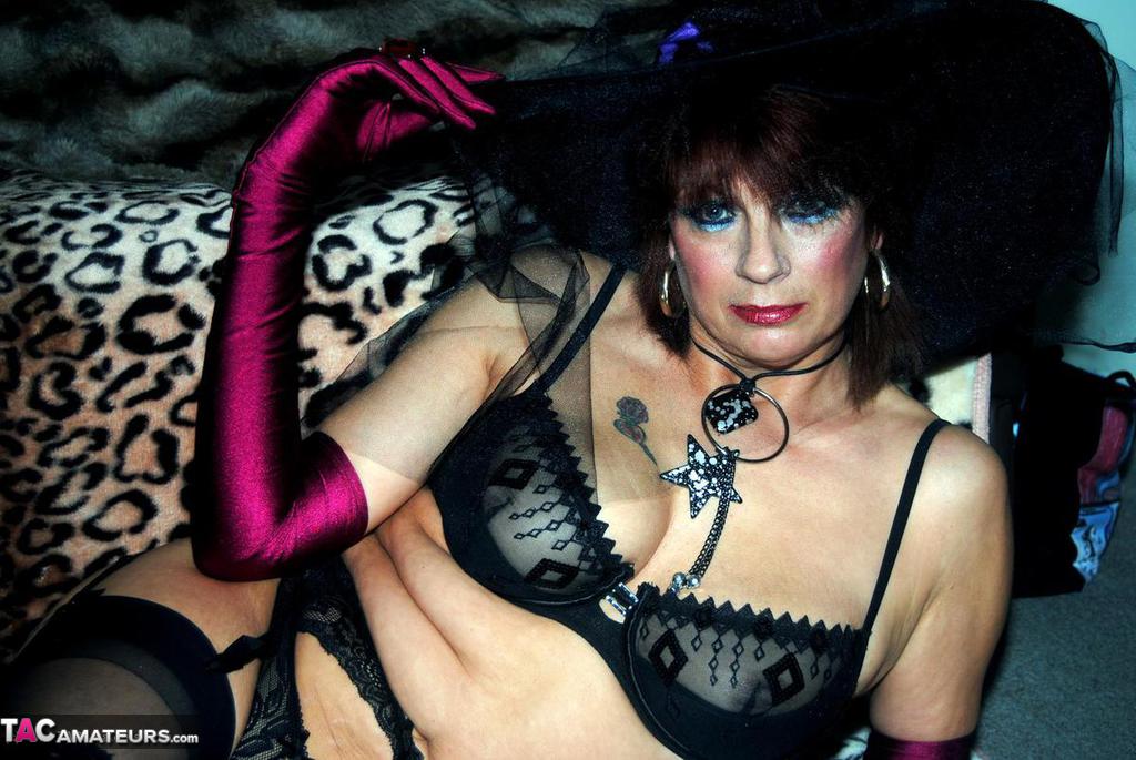 Sexy mature redhead Dimonty partakes in a pagan ritual in cosplay attire foto porno #423156152