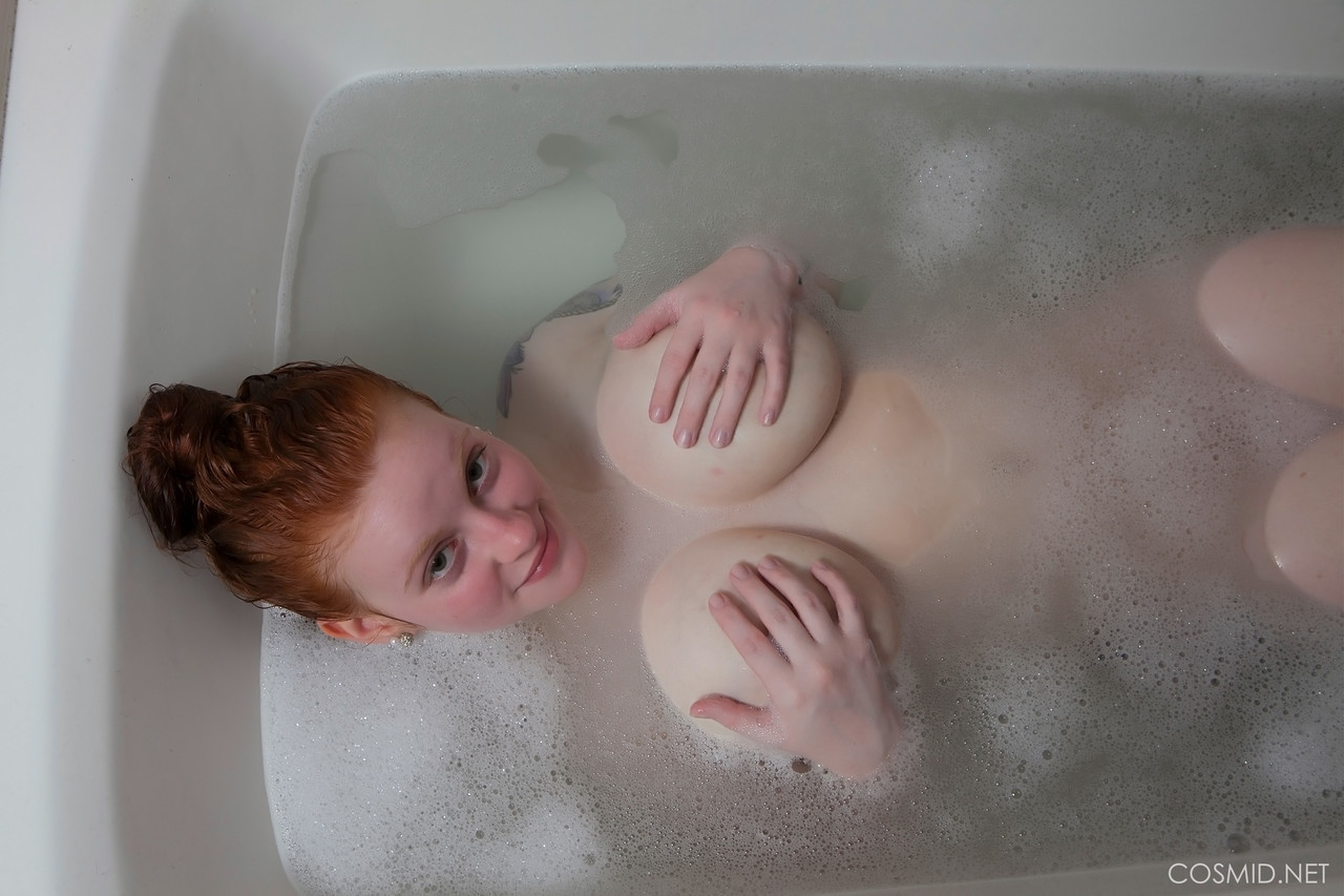 Pale redhead Kaycee Barnes displays her large boobs and butt during a bath ポルノ写真 #422619726