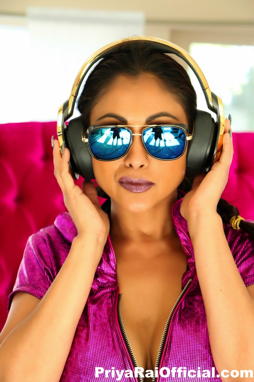 DJ Priya Rai has some fun with a blonde afro wig 色情照片 #425870950 | Priya Rai Official Pics, Priya Anjali Rai, Indian, 手机色情