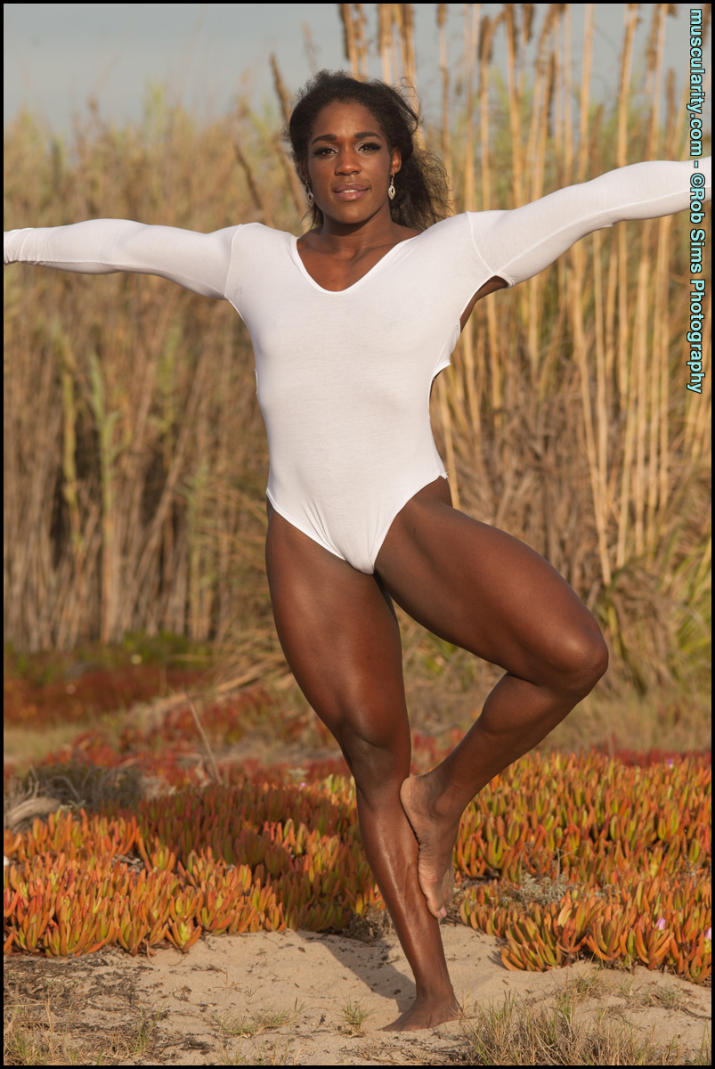 Ebony bodybuilder Jaquita Person Taylor flexes her ripped body while outdoors foto porno #427514993 | Muscularity Pics, Jaquita Person Taylor, Ebony, porno mobile