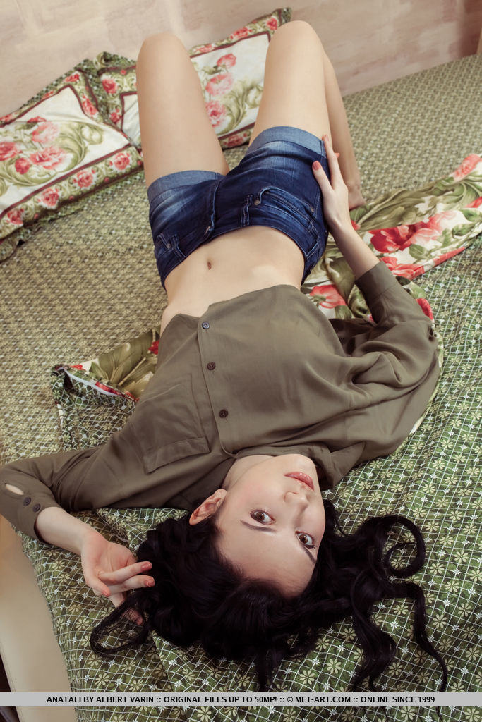 Dark haired beauty Anatali frees her beautiful body from clothes on her bed 포르노 사진 #425629173