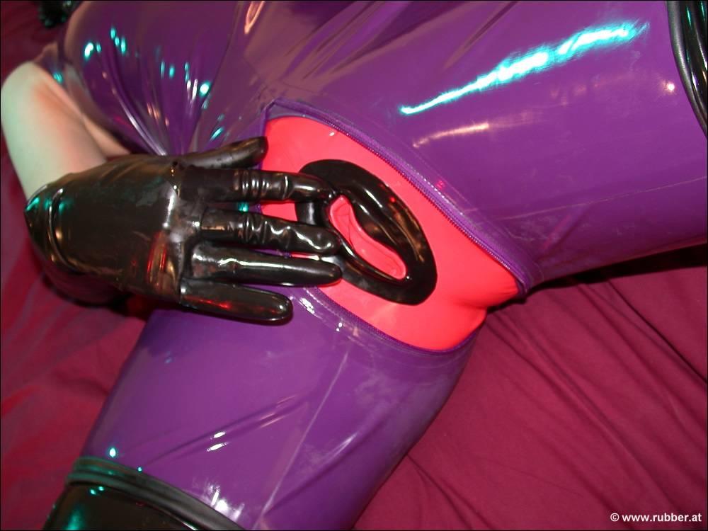 Solo model inserts a dildo while wearing head to toe latex clothing zdjęcie porno #426069283 | Images Rubber At Pics, Latex, mobilne porno