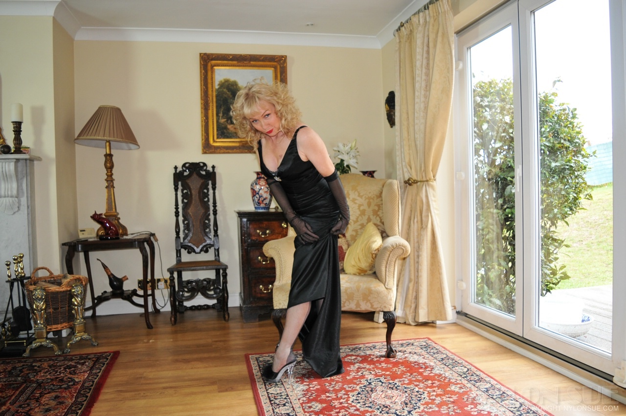 Nylon Sue Blonde poses in black seamed nyons foto porno #426841836