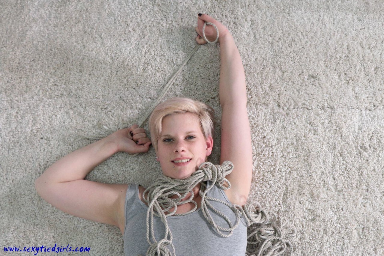 Sexy Tied Girls Hard tie at the rotating table foto porno #424860667