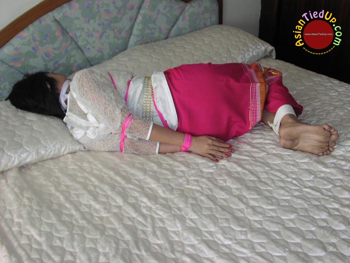 Bad Vacation of a Stupid Asian She is Left Hogtied and Gagged 色情照片 #428141496