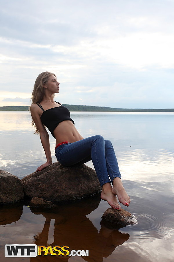 Girl next door Megan pulls out her tits while sitting on a rock in the lake 포르노 사진 #427190508