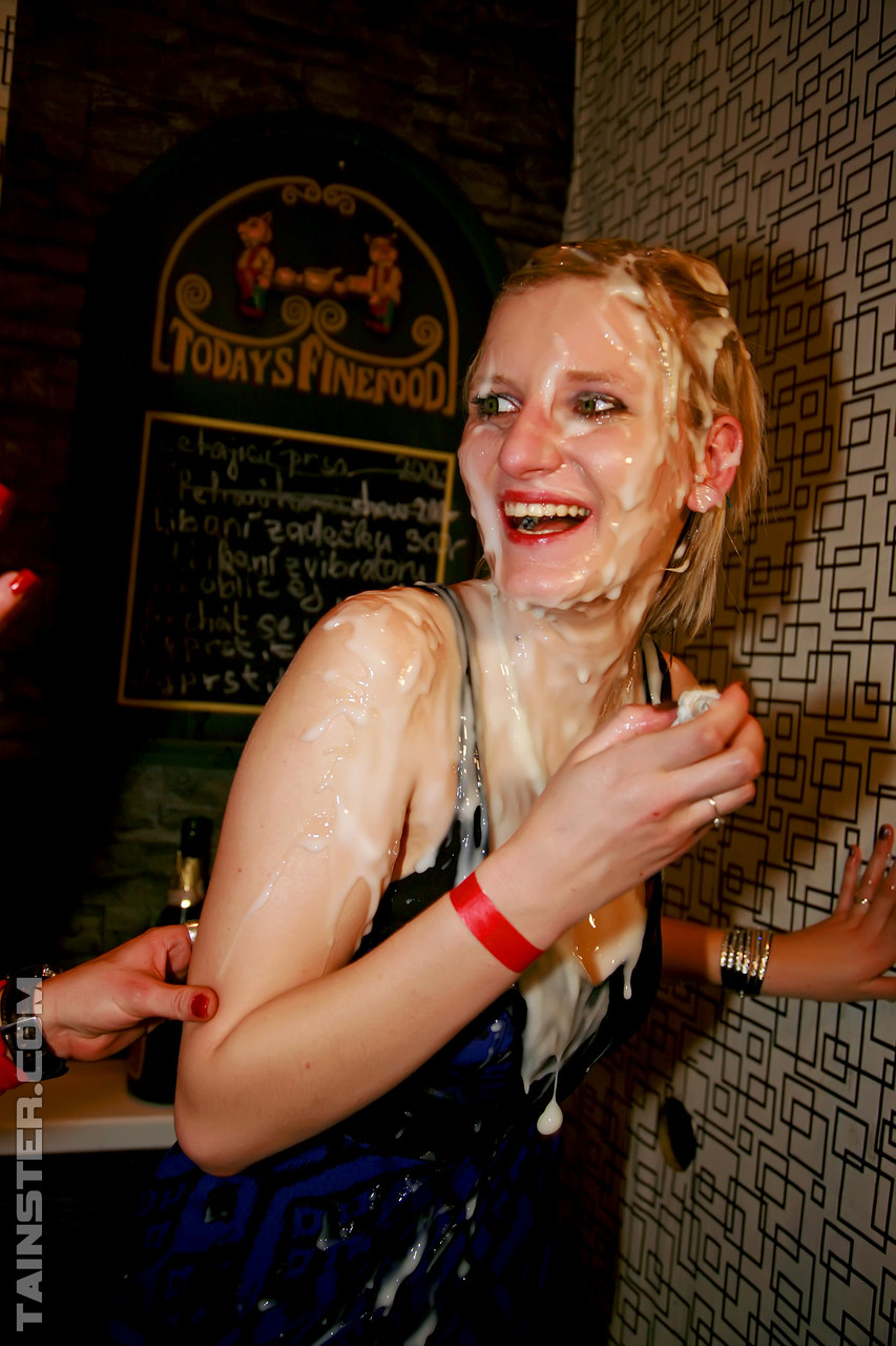Bisexual girls gets covered in jizz via a gloryhole in the wall ポルノ写真 #422730470 | Party Hardcore Pics, Bukkake, モバイルポルノ