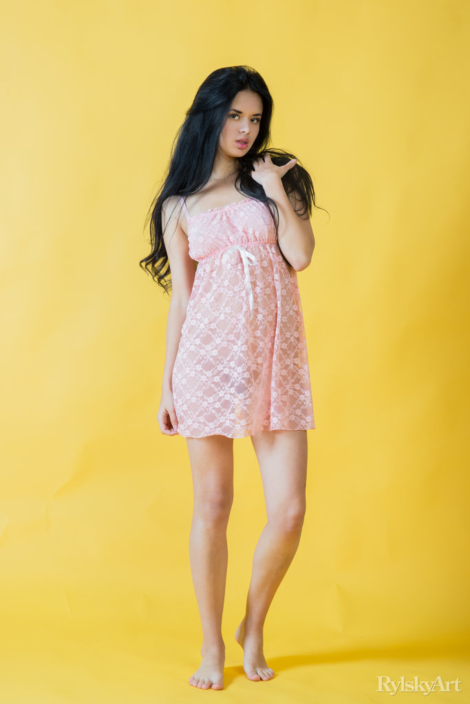 Teen solo girl Carmen Summer crosses and uncrosses her bare legs in the nude ポルノ写真 #422789317 | Rylsky Art Pics, Carmen Summer, Latina, モバイルポルノ