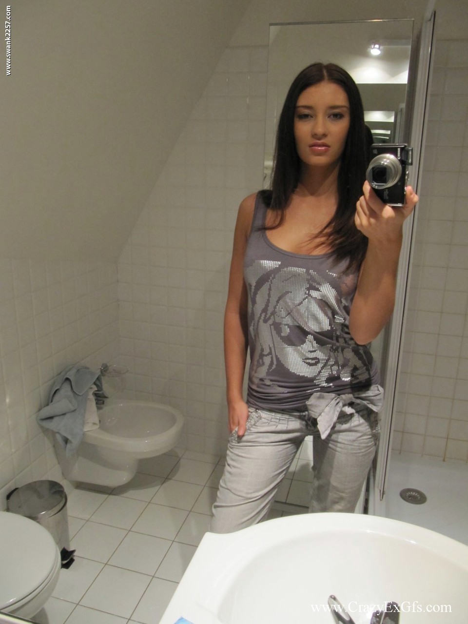 amateur teen selfie toilette