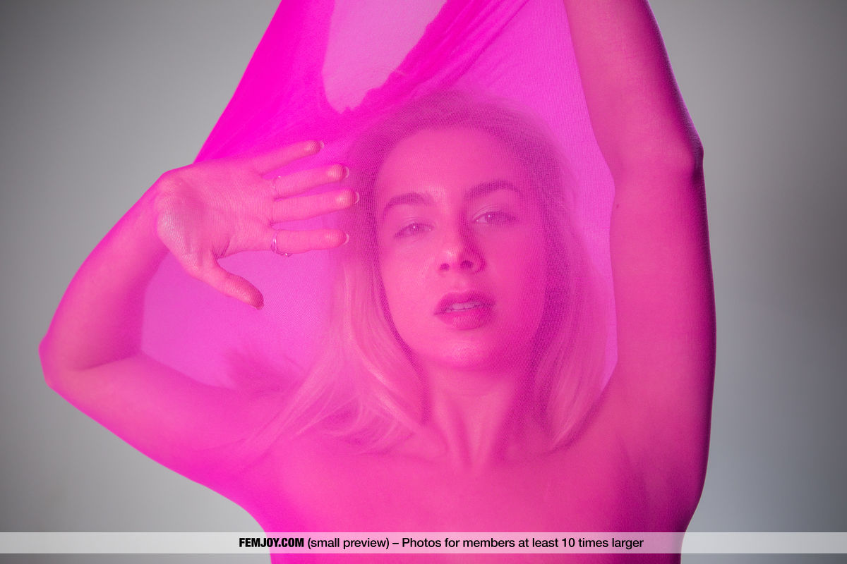 Leggy blond teen Alecia Fox displays her flexibility while totally naked porno fotoğrafı #425025876