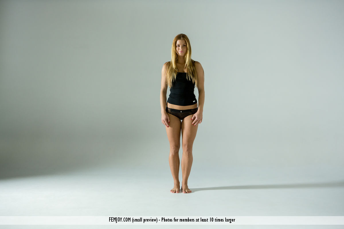 Flexy blonde Chrissy Fox removes spaghetti strap top and panties to pose nude 포르노 사진 #428056981 | Femjoy Pics, Chrissy Fox, Teen, 모바일 포르노