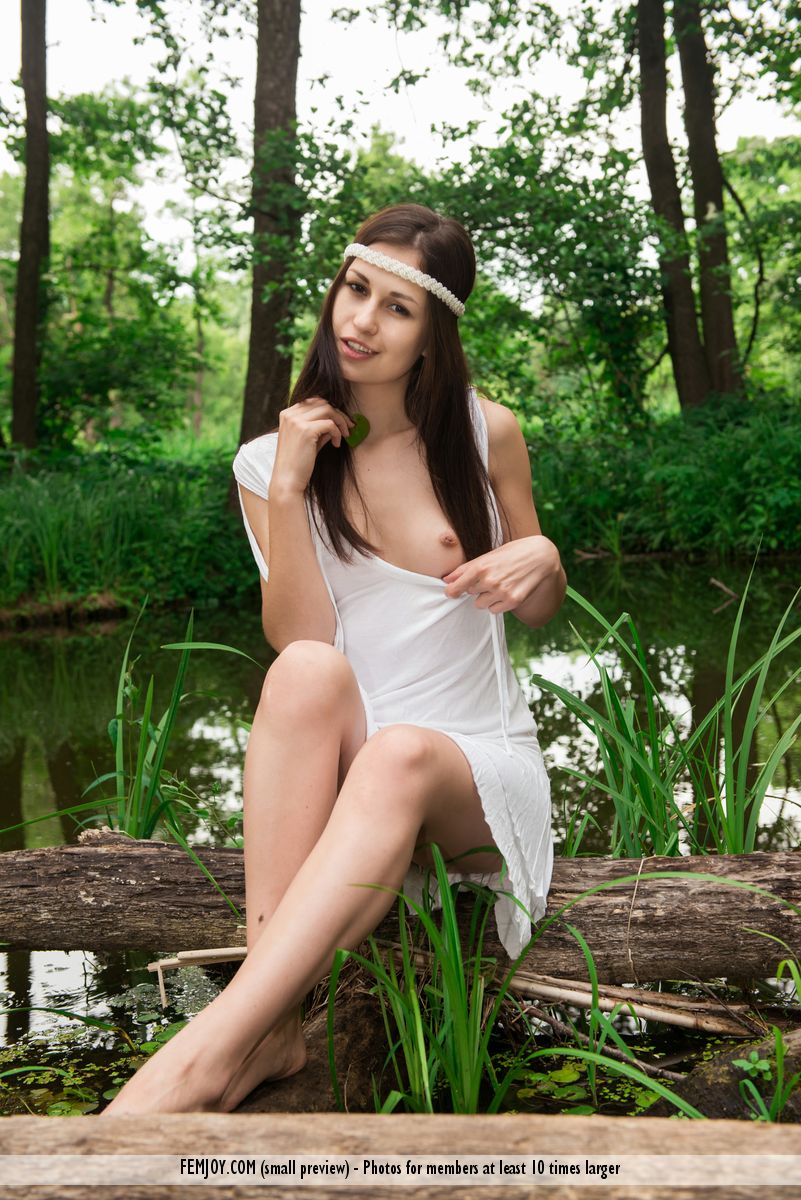 Sweet brunette Edessa G gets naked on windfall while wearing a headband zdjęcie porno #423016003