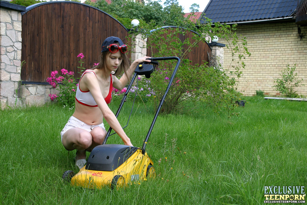 Right in the garden pretty teen girl displays everything what she got ポルノ写真 #426821591 | Exclusive Teen Porn Pics, Beata, Outdoor, モバイルポルノ
