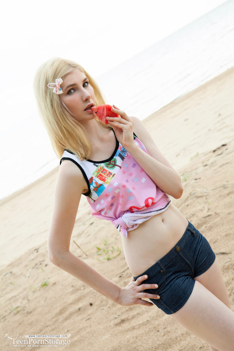 Blonde teen removes white panties and socks before showing her twat on beach 色情照片 #429042162