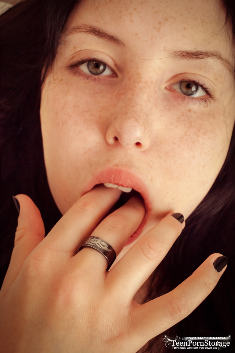 Teen first timer with black fingernails slips a finger inside her yummy pussy porno fotoğrafı #423507732