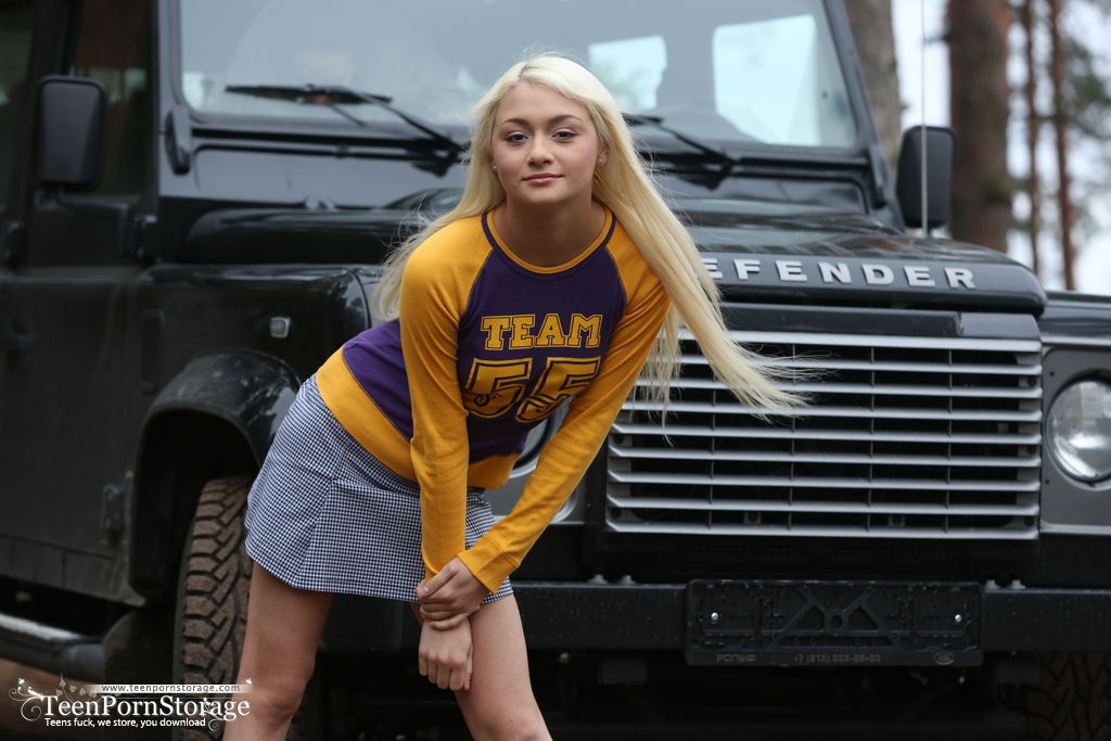 Young blonde Sonya gets naked in front of a 4-by-4 vehicle ポルノ写真 #422926052 | Teen Porn Storage Pics, Sonya, Cheerleader, モバイルポルノ
