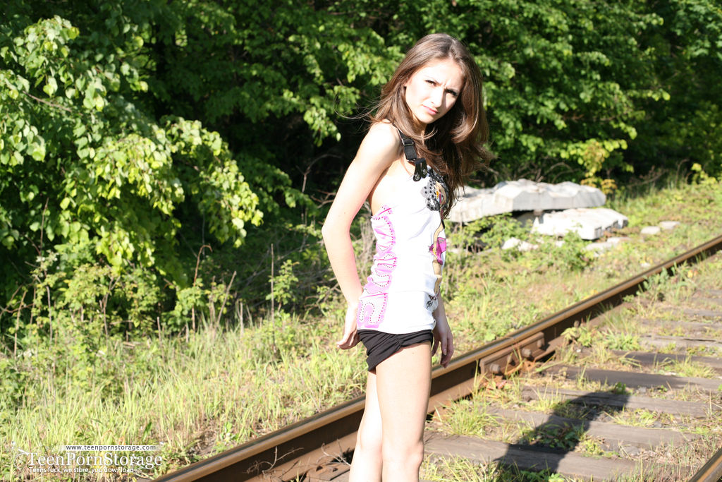 Young amateur Sveta displays her pussy on railway tracks with no panties on foto porno #426631025
