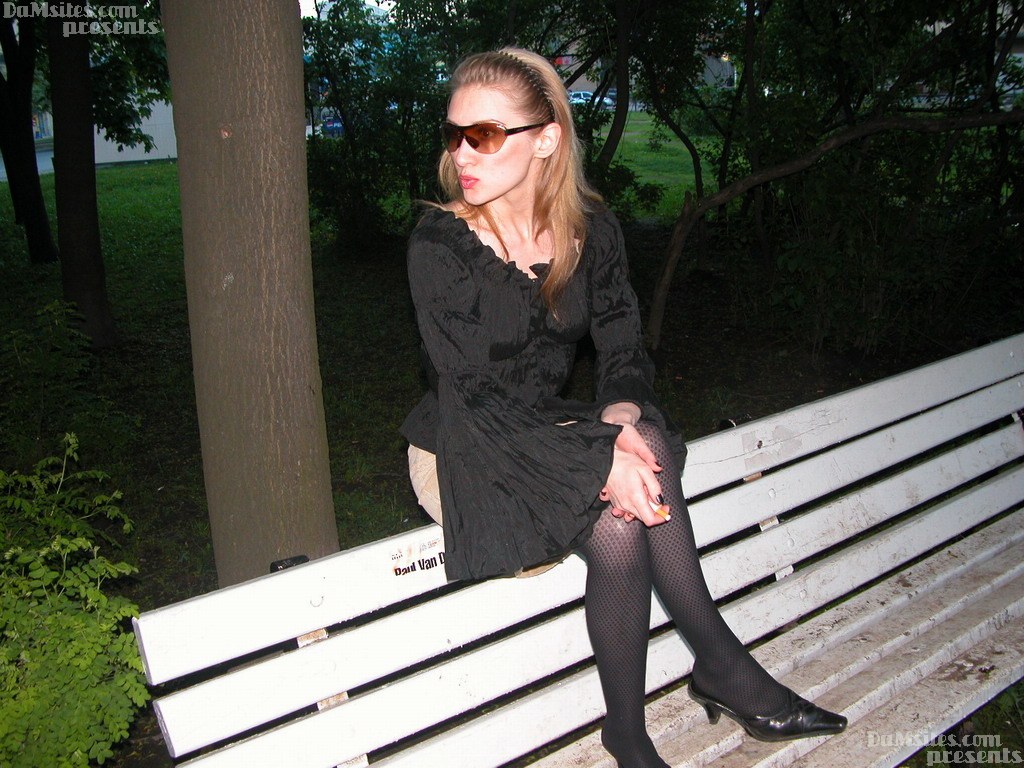 Horny chick picks up guys in a park before going home for a bout of MMF sex ポルノ写真 #424615631 | MILFs On Sticks Pics, Cougar, モバイルポルノ